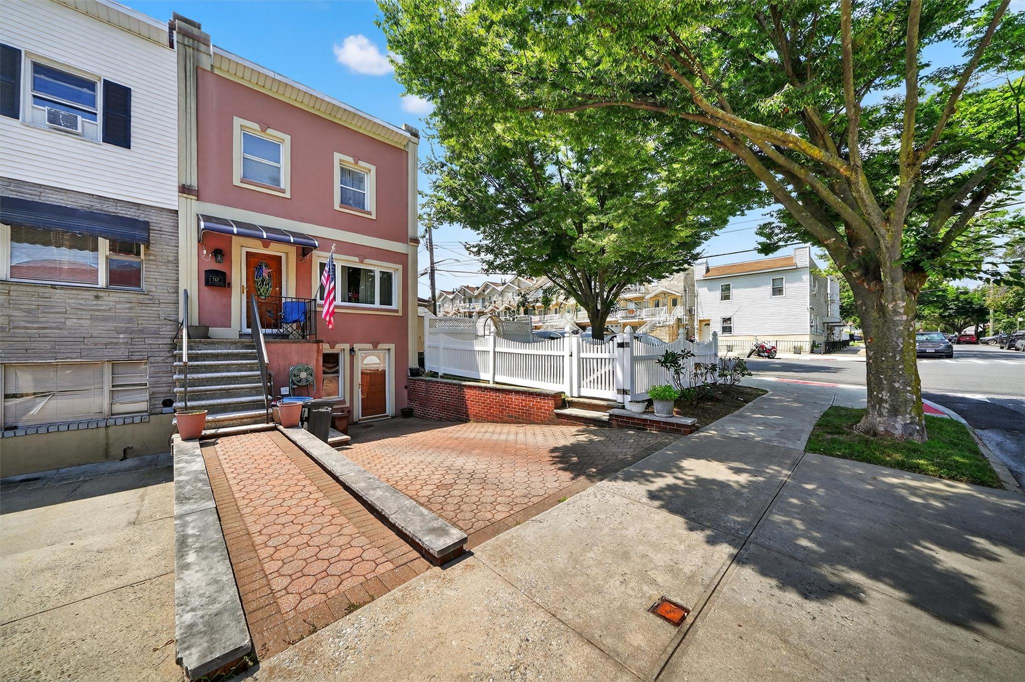 Property Photo:  767 Clarence Avenue  NY 10465 