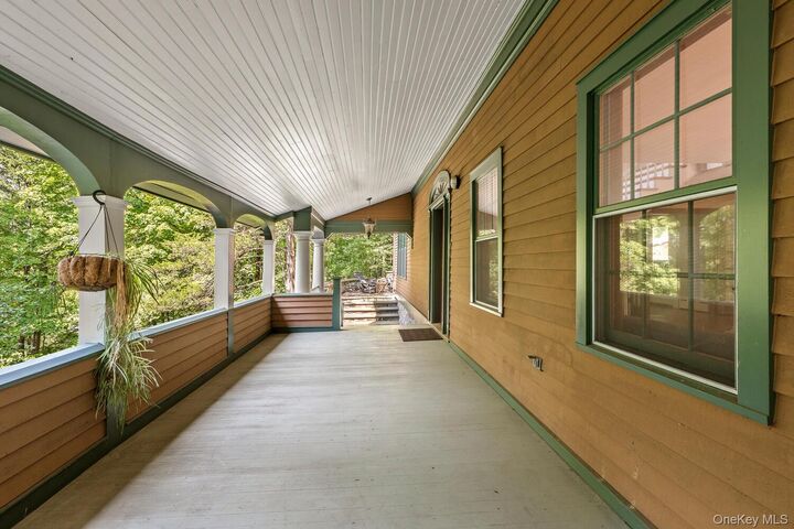 Property Photo:  81 Glendale Road  NY 10562 