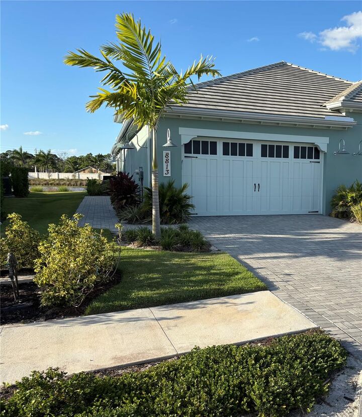 Property Photo: 8813 Yucatan Court FL 34112