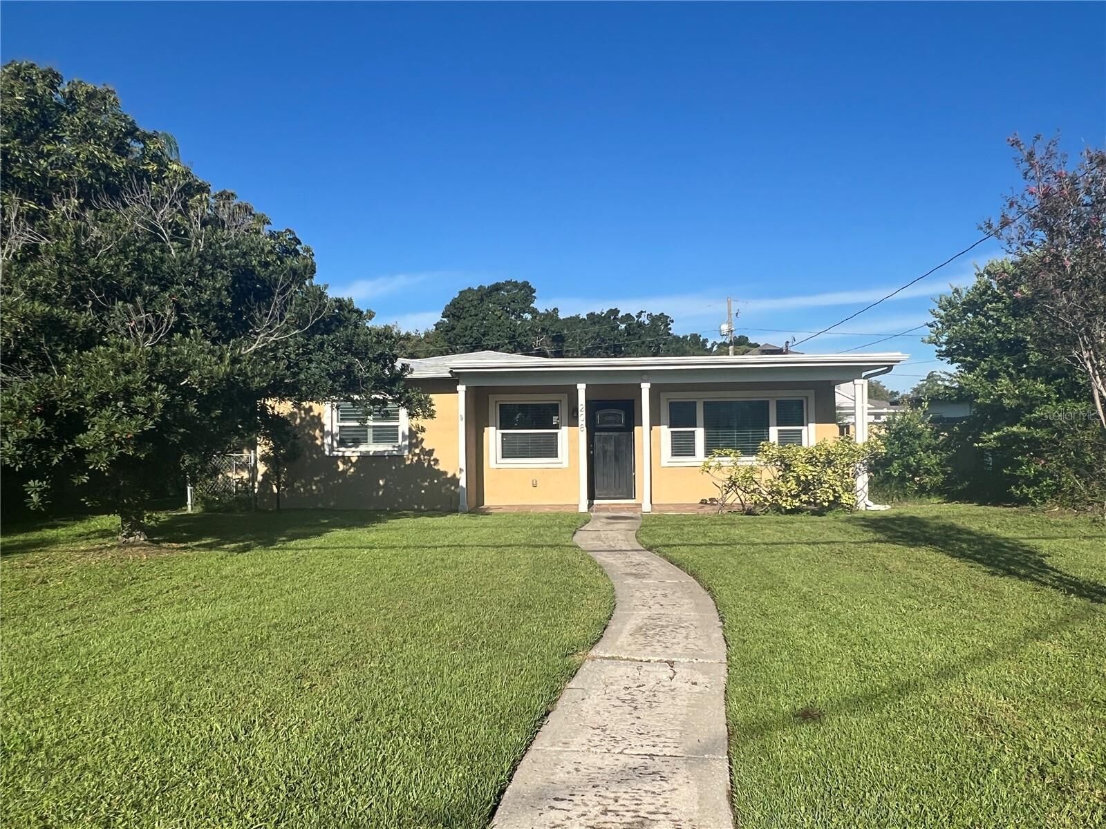 Property Photo: 208 N Glen Avenue FL 33609