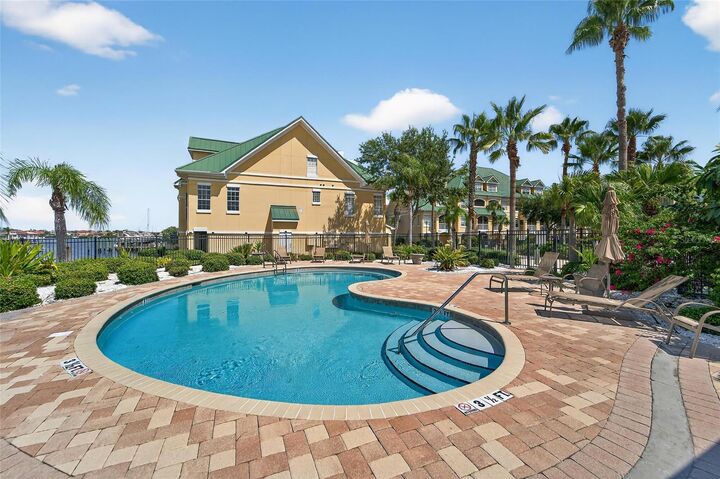 Property Photo:  6428 Sunset Bay Circle  FL 33572 