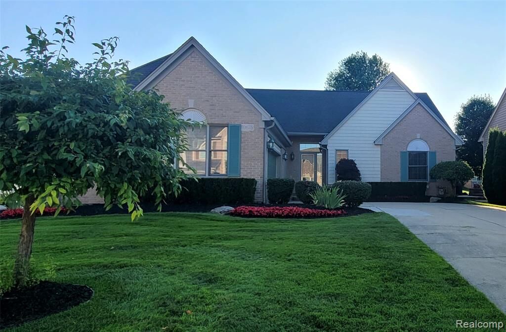 Property Photo:  59675 Glacier Ridge S  MI 48094 2233 