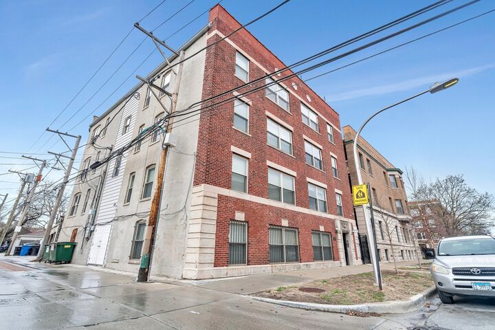 1410 W Sunnyside Avenue 1S  Chicago IL 60640 photo