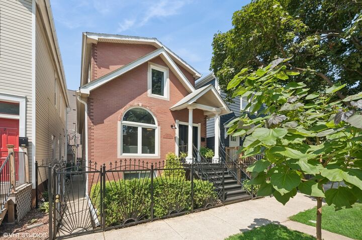 Property Photo:  2546 W Medill Avenue  IL 60647 