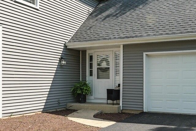 Property Photo: 1168 Banbury Circle IL 60540