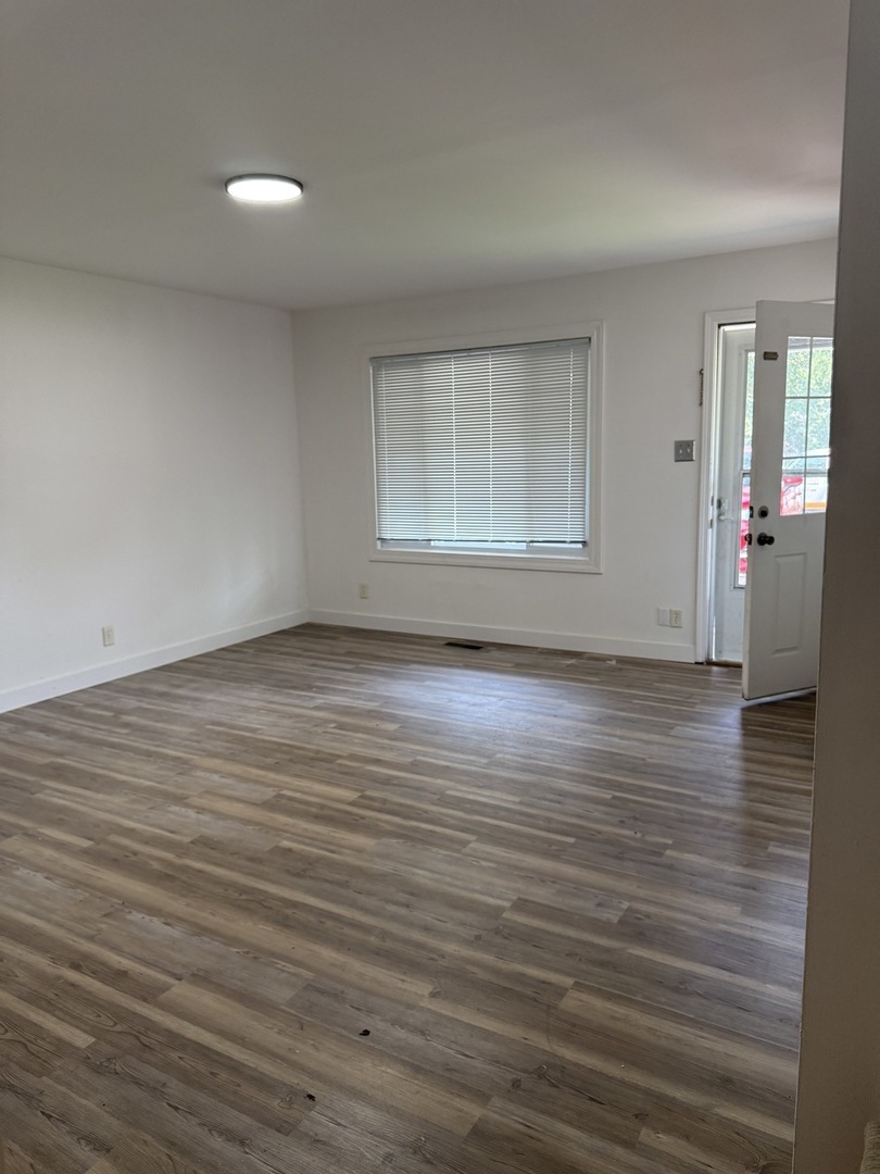 Property Photo: 533 Redwood Road IL 60440