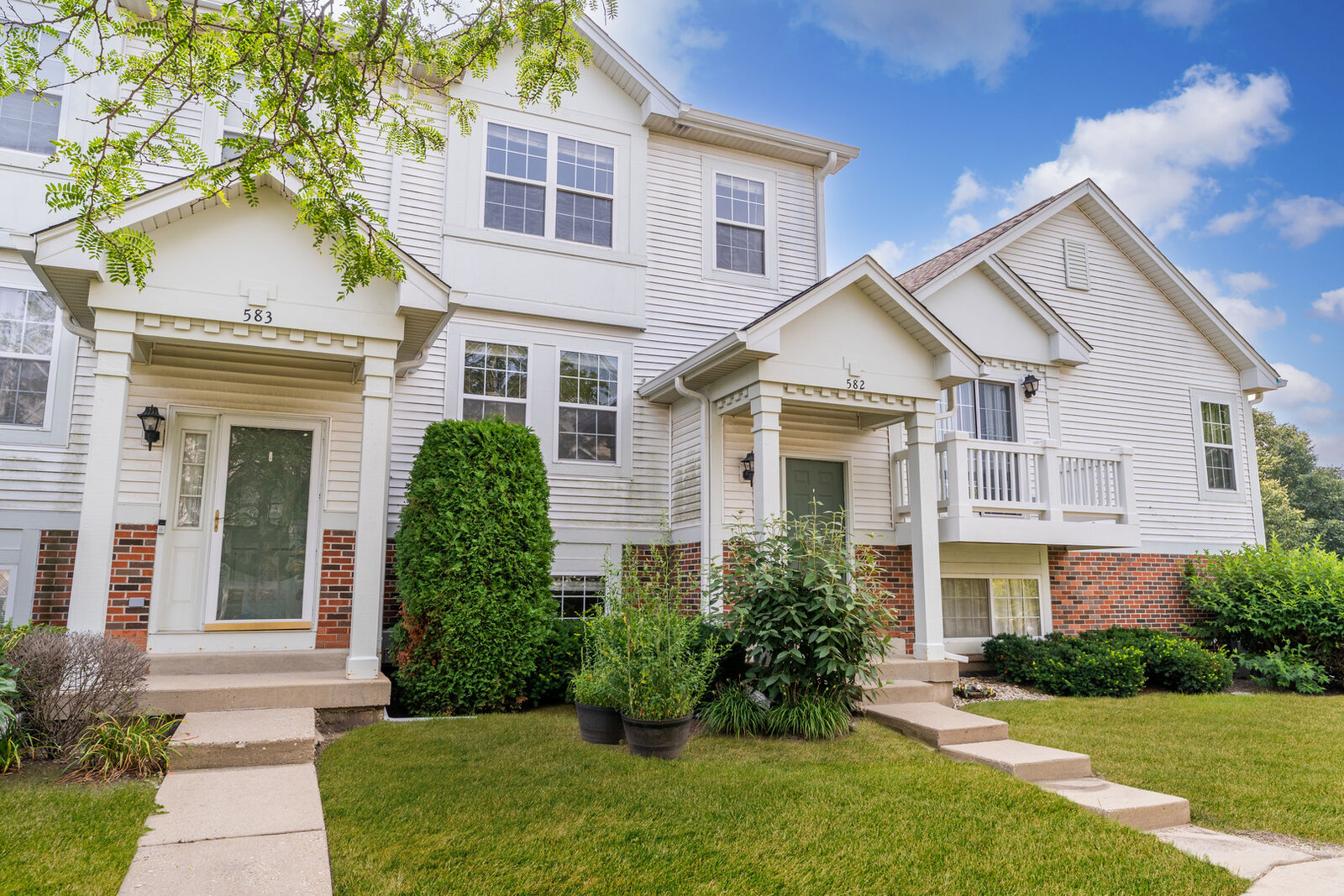 Property Photo: 582 Holiday Lane IL 60073