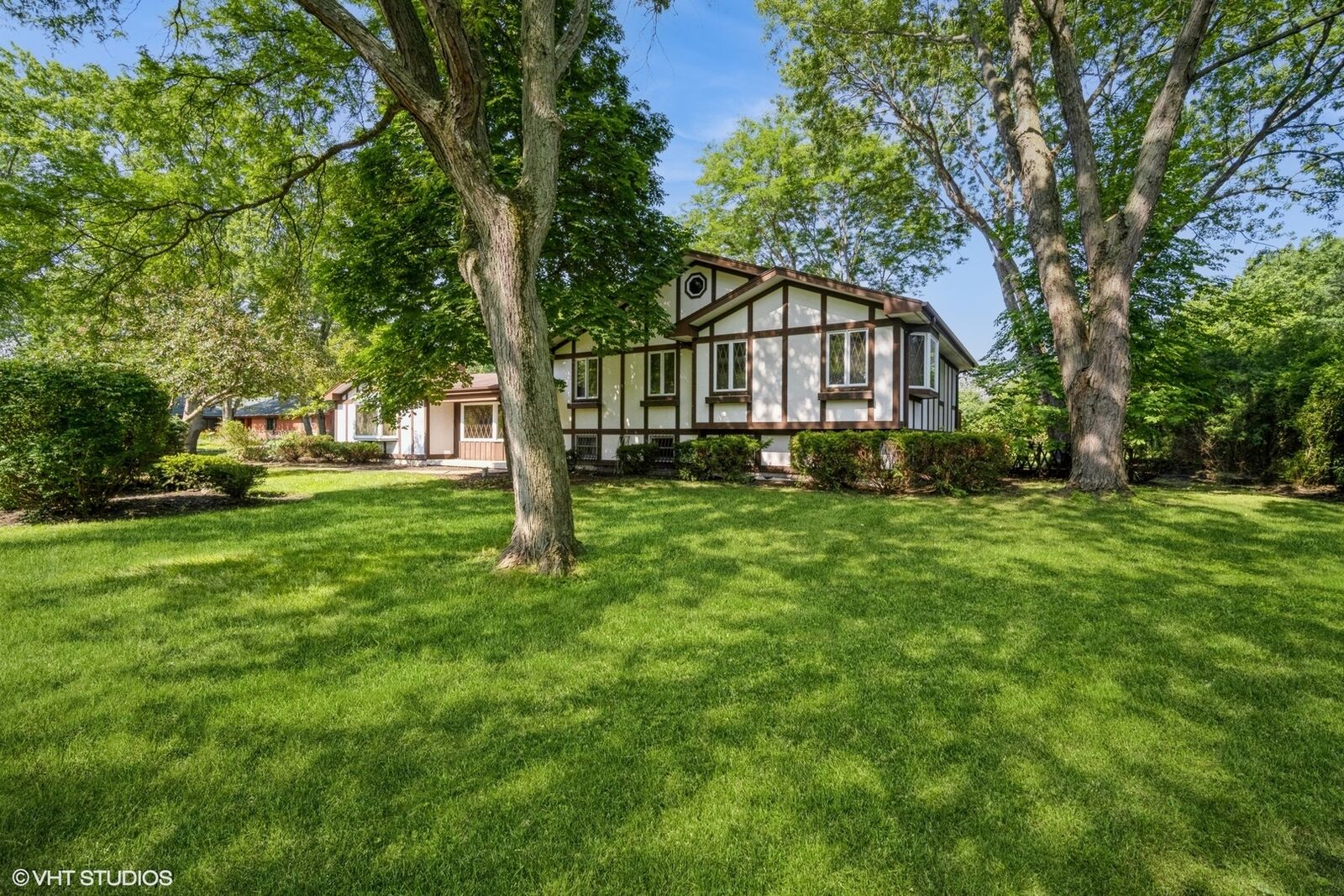 Property Photo: 1950 Strenger Lane IL 60015