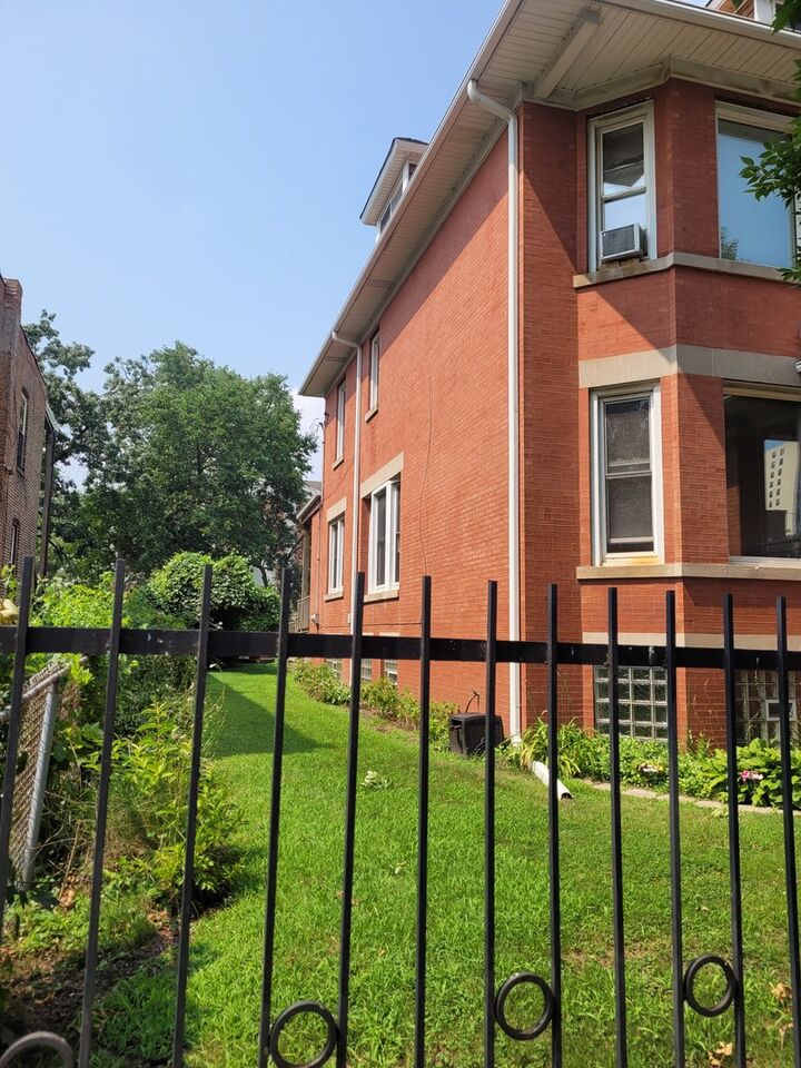 Property Photo:  7422 S Coles Avenue  IL 60649 
