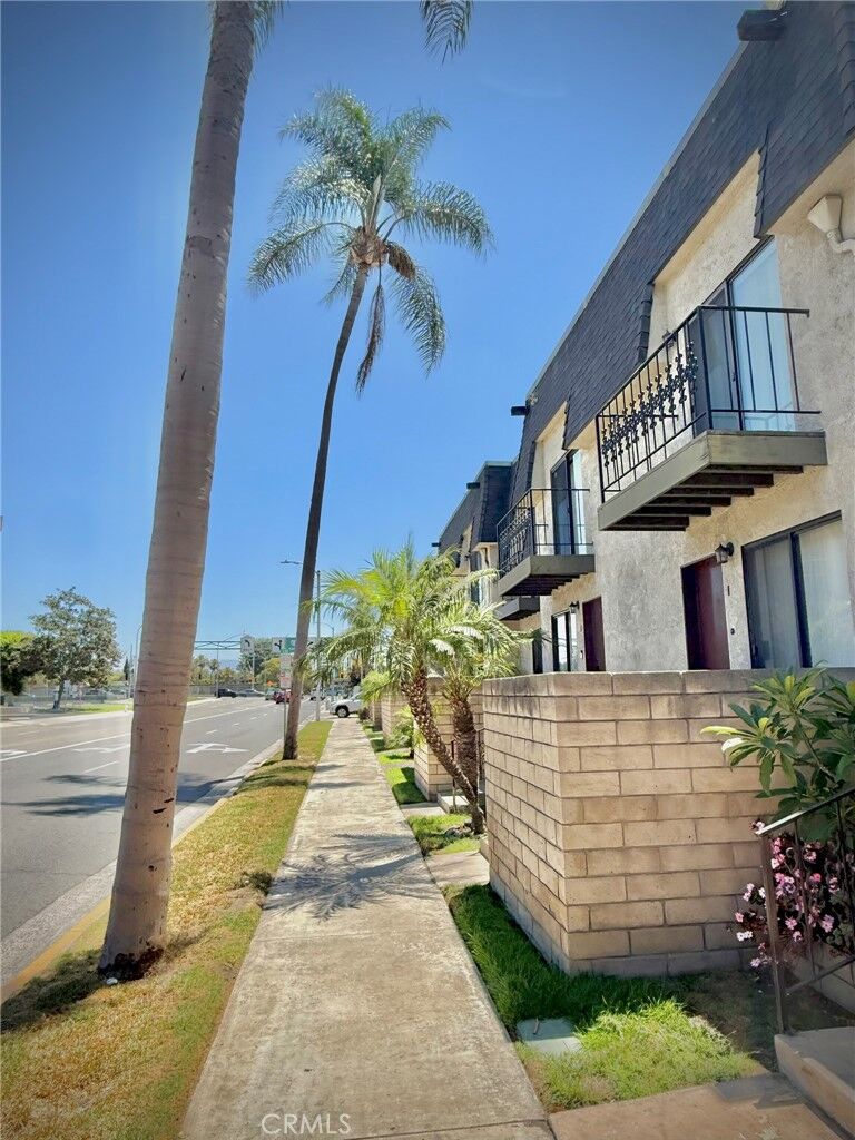 Property Photo:  2229 N Broadway I  CA 92706 