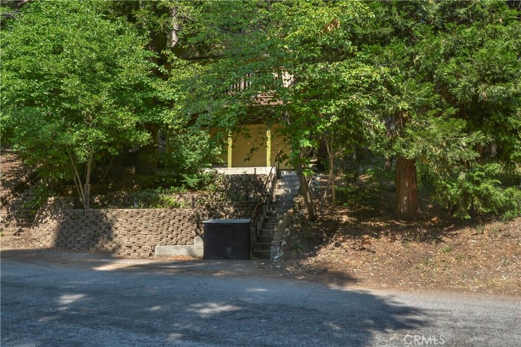 Property Photo:  761 Arrowhead Villa Road  CA 92352 