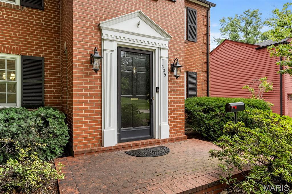 Property Photo: 405 N Woodlawn Avenue MO 63122