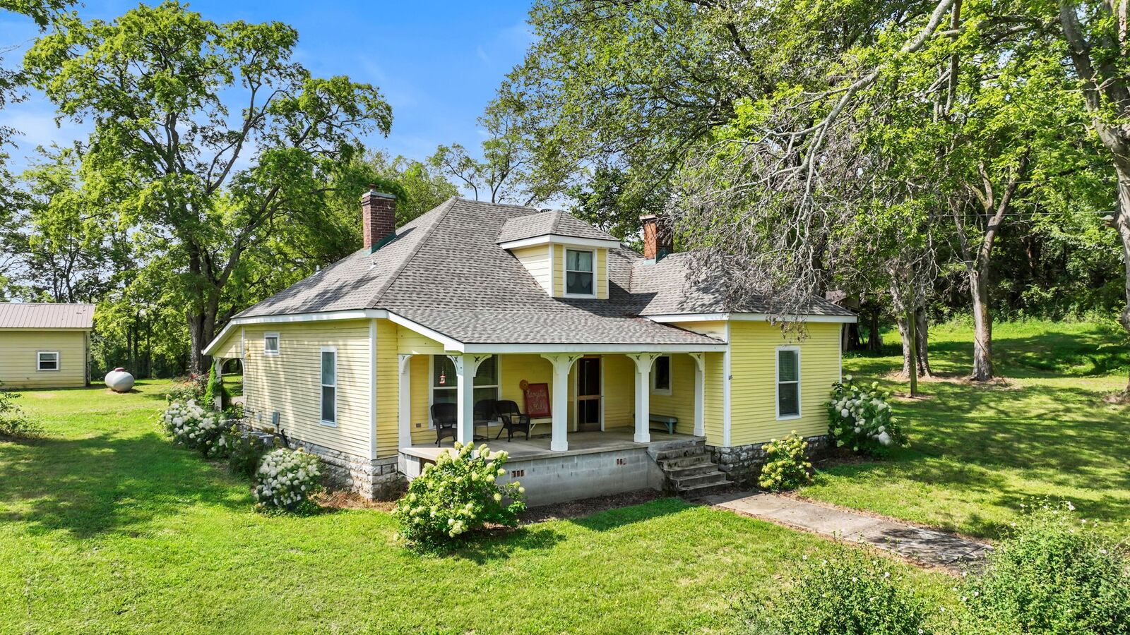 Property Photo: 2640 Highway 82 E TN 37020