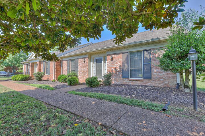 Property Photo: 1135 E Northfield Blvd TN 37130