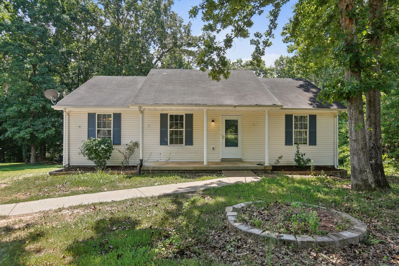 Property Photo: 2105 Ferry Rd TN 37040