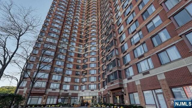 Property Photo: 100 Old Palisade Road 3501 NJ 07024