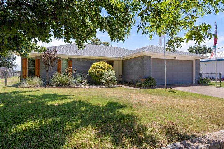 Property Photo:  2201 Long Creek Court  TX 76049 