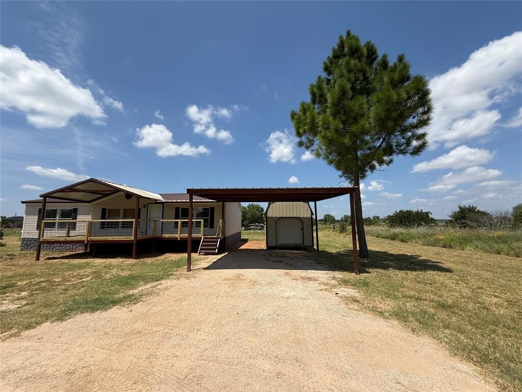 Property Photo:  609 Clover Lane  TX 76449 