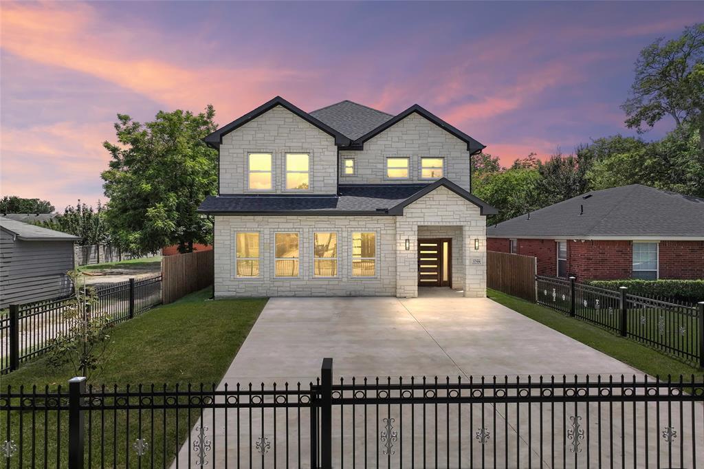 Property Photo: 3708 McBroom Street TX 75212