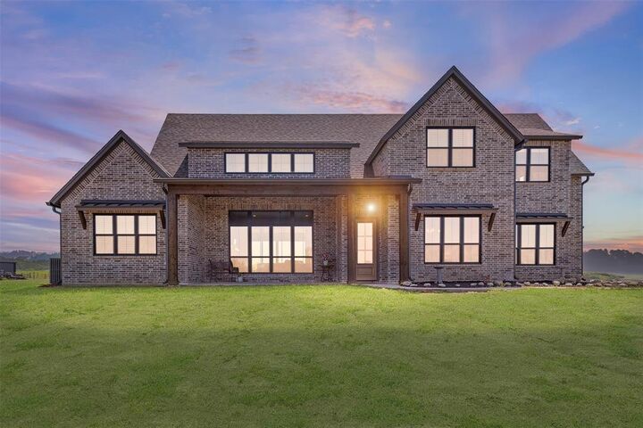 Property Photo: 210 Dollie Road TX 76050