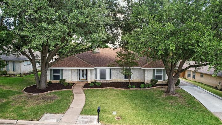Property Photo: 4216 Toledo Avenue TX 76133