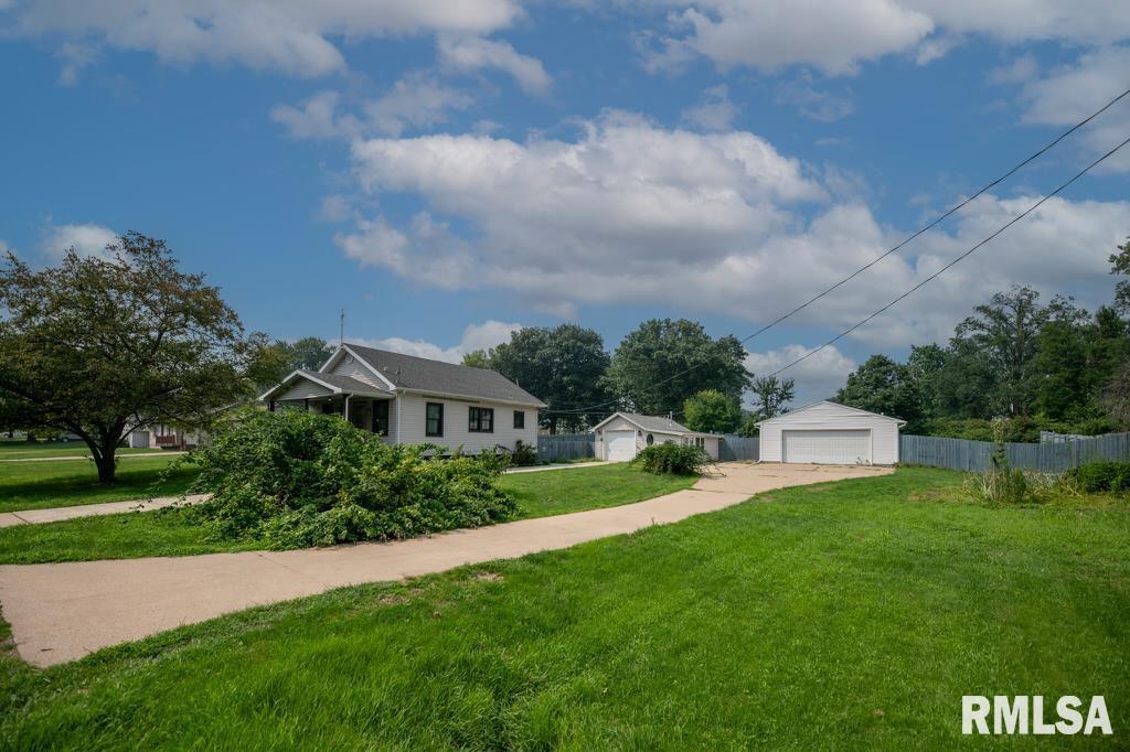 Property Photo: 1319 W Shenandoah Drive IL 61614