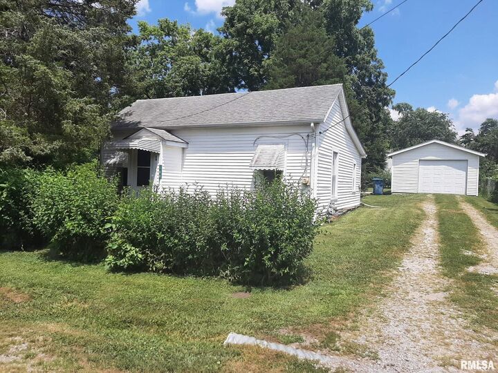 108 N Newton Street  Buckner IL 62819 photo