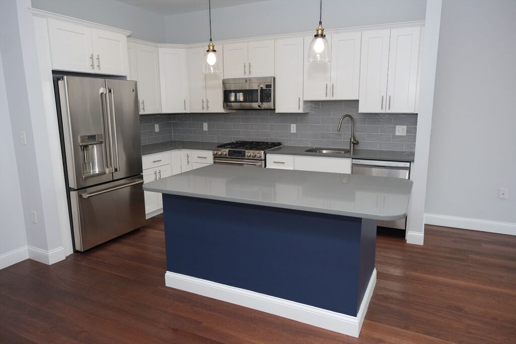 Property Photo:  170 W Broadway 303  MA 02127 
