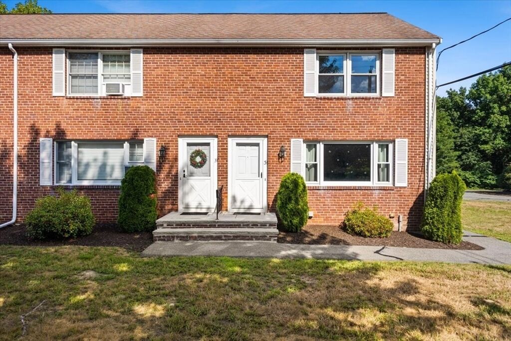 Property Photo: 31 Willow Ridge Dr 31 MA 02324