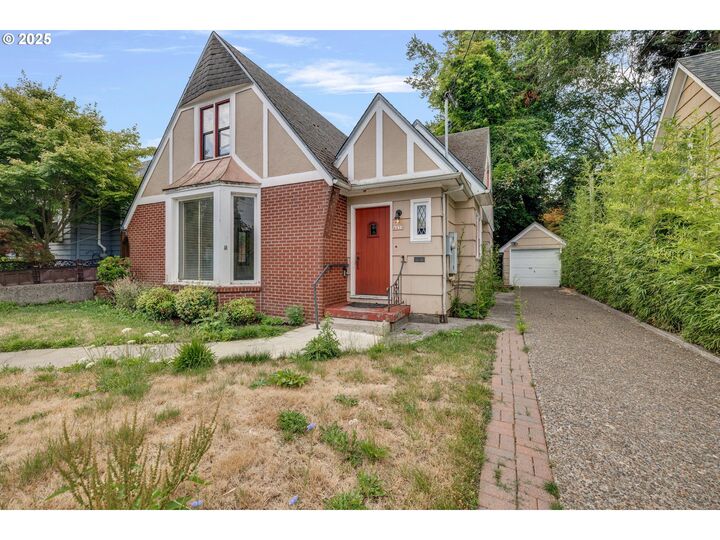 Property Photo: 4434 E Burnside St OR 97215