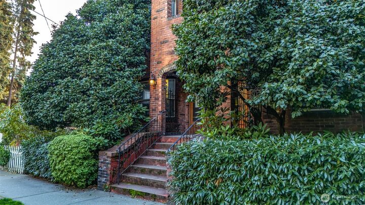 Property Photo:  219  Belmont Avenue E  WA 98102 
