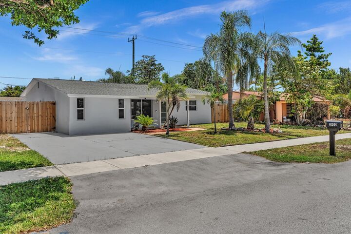 Property Photo:  2920 NE 8th Terrace  FL 33064 