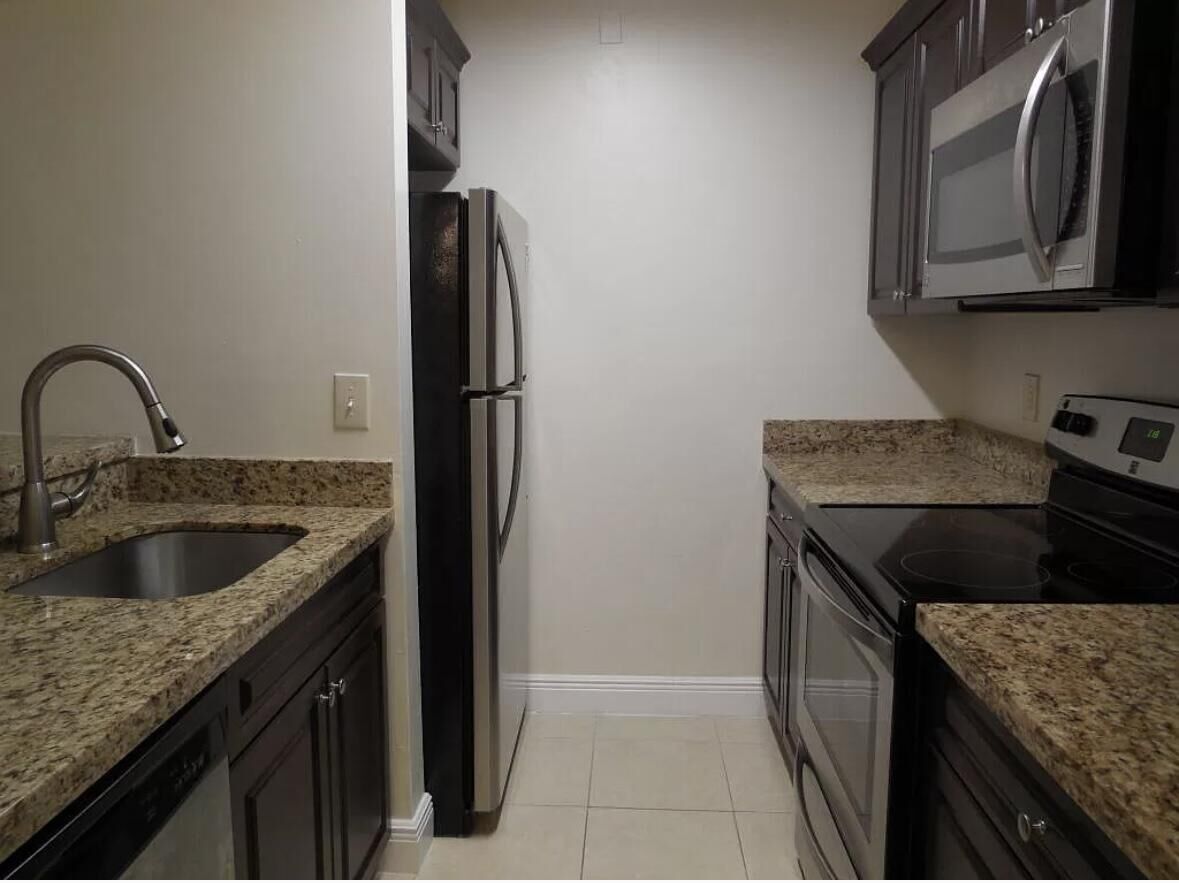 Property Photo: 913 Meadows Circle FL 33436