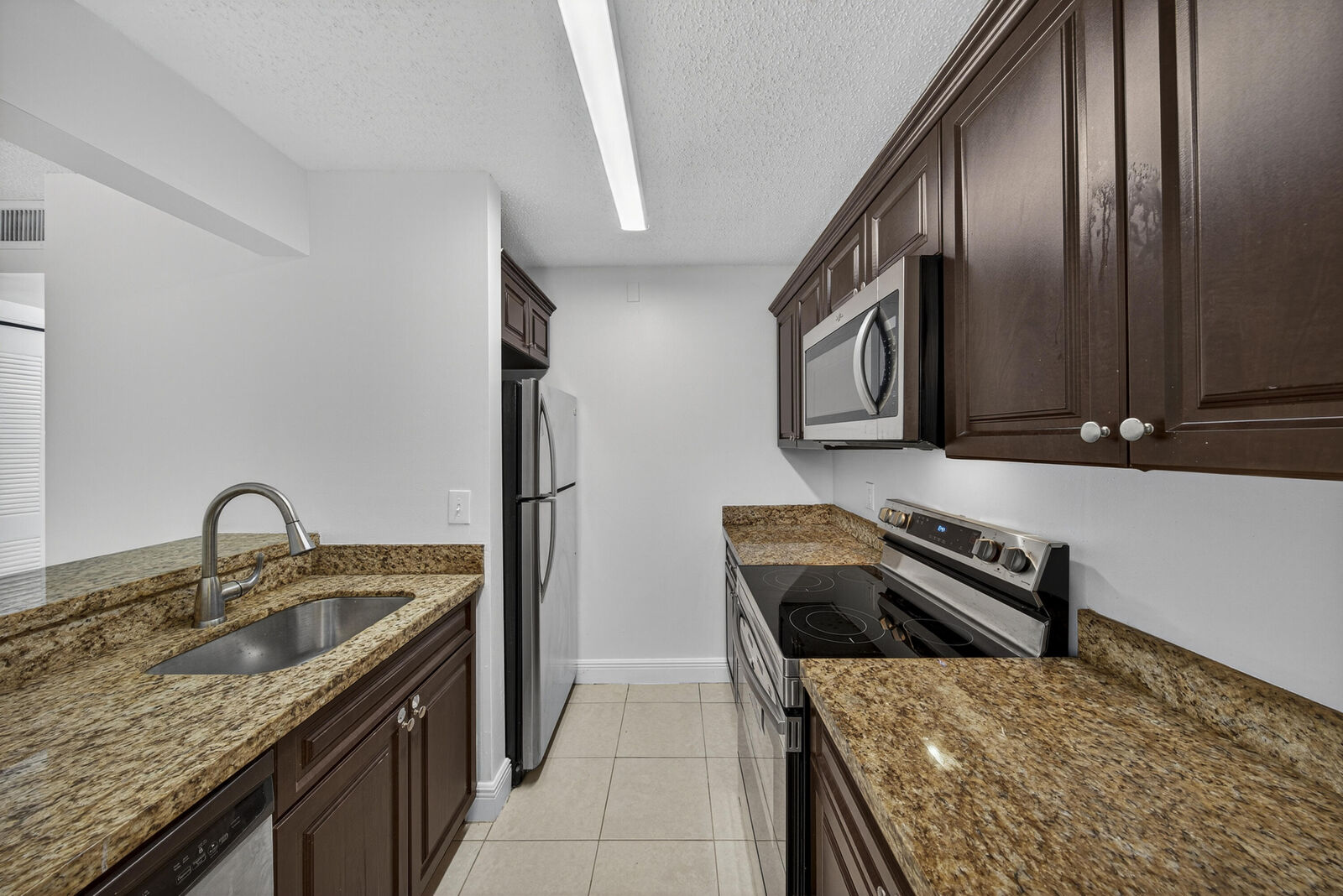 Property Photo: 913 Meadows Circle FL 33436