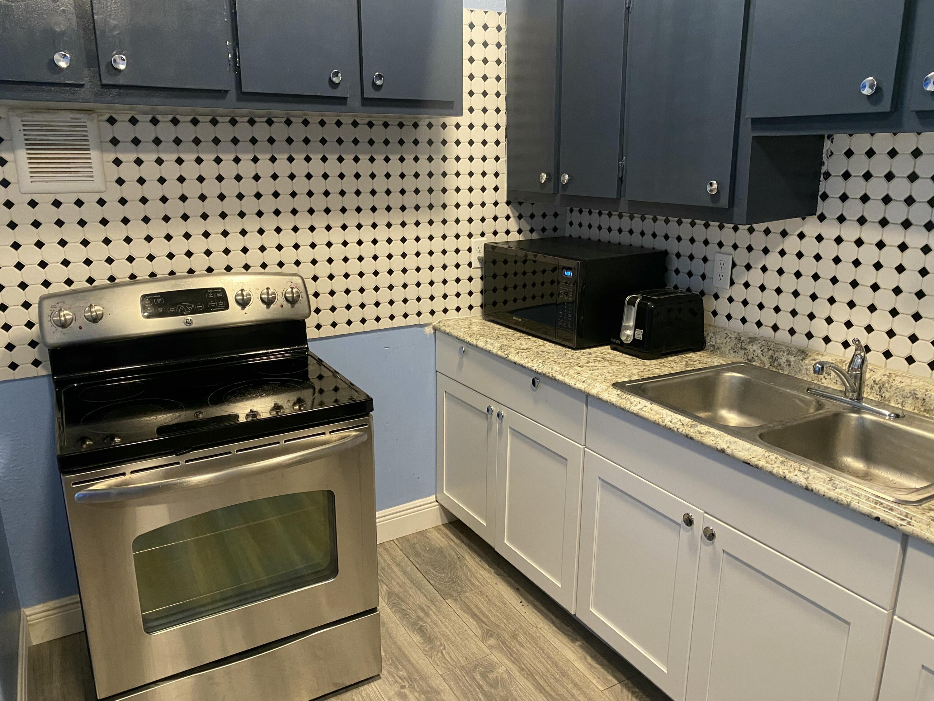 Property Photo: 1112 James Road FL 33462
