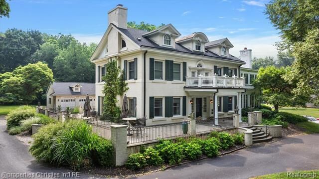 Property Photo:  777 Kensington Lane  MI 48304 