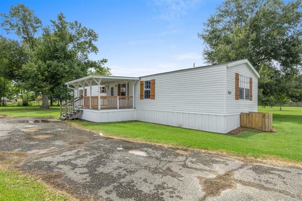 Property Photo: 7621 Blanco Ln Lane LA 70607