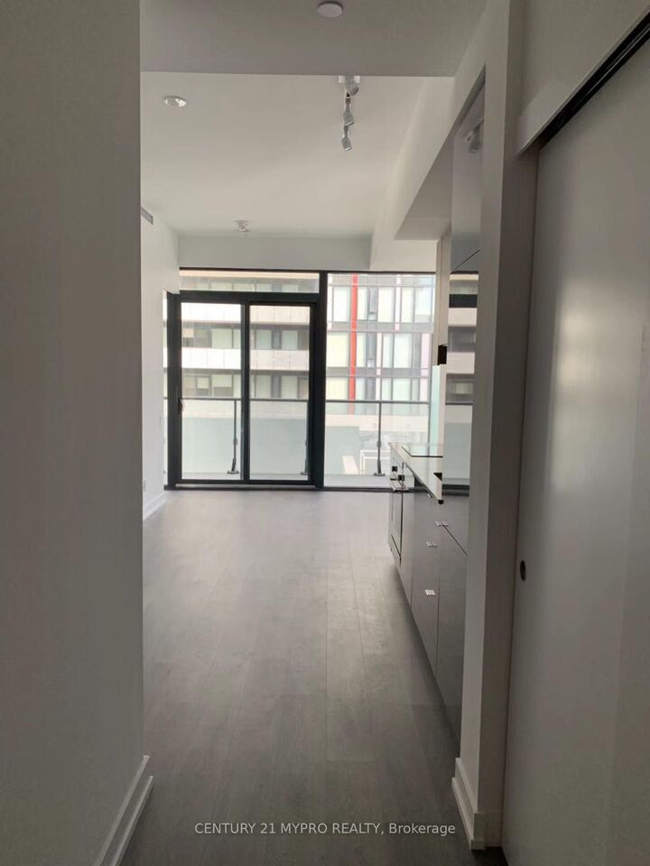 Property Photo: 161 Roehampton Avenue 909 ON M4P 0C8