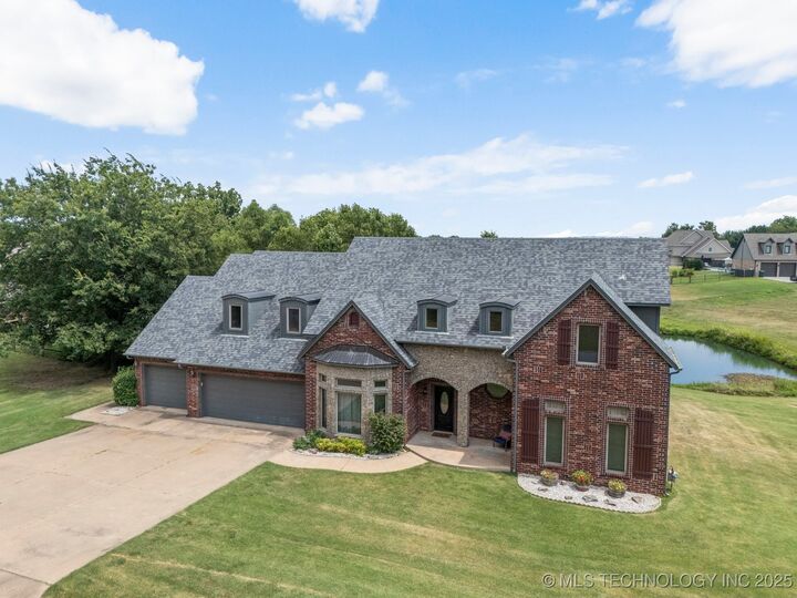Property Photo: 7511 S 284th OK 74014