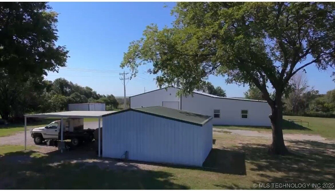 Property Photo: 401091 W 1200 Road OK 74029