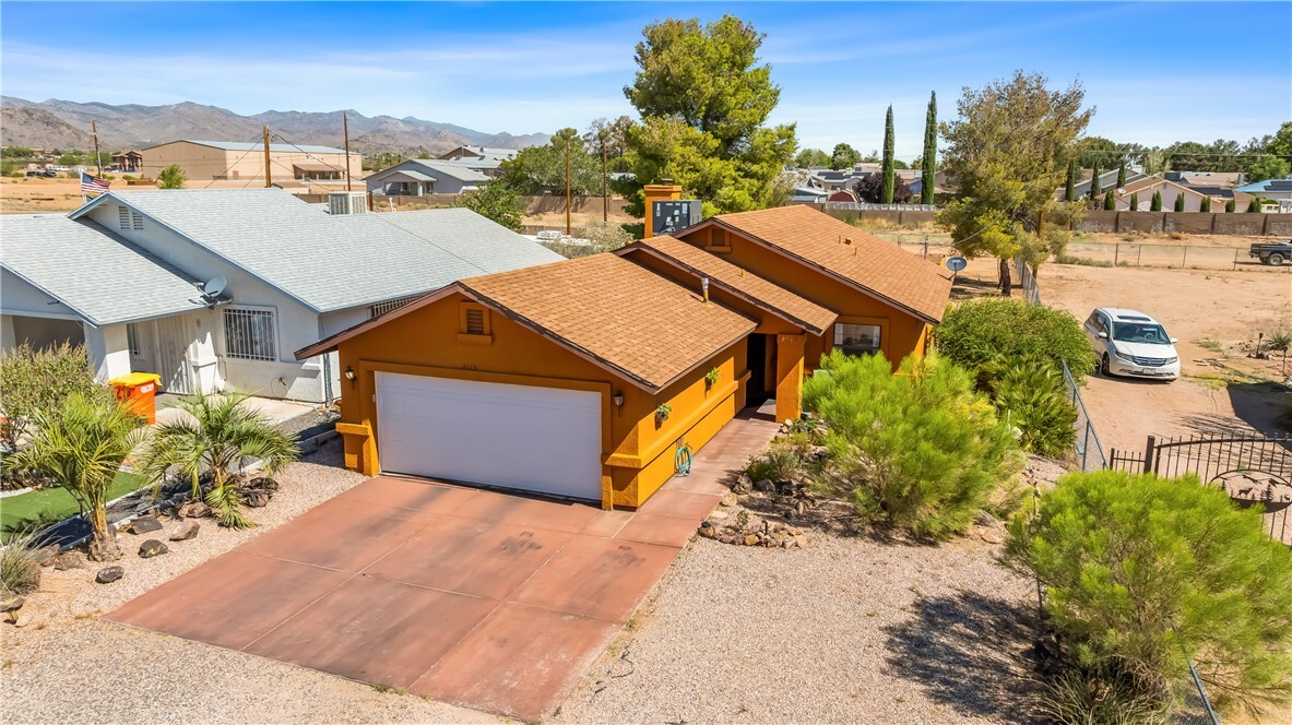 Property Photo: 2115 E Suffock Avenue AZ 86409