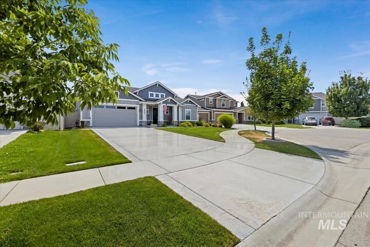 Property Photo: 1401 E Strauss Dr ID 83646