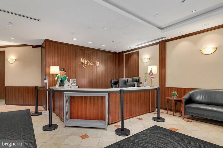 Property Photo: 900 N Stafford Street 1815 VA 22203