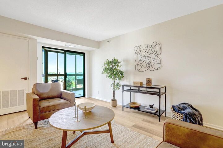 Property Photo:  900 N Stafford Street 1815  VA 22203 
