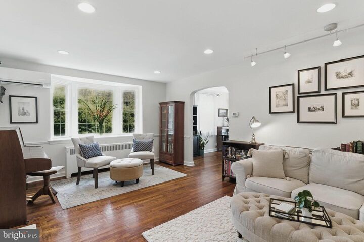 Property Photo:  520 Twin Oaks Drive  PA 19096 