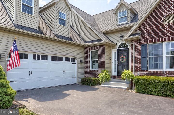 Property Photo:  2422 Rolling Hills Drive  PA 17055 