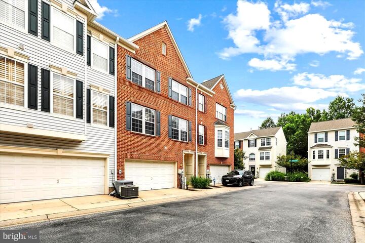 Property Photo:  7104 Silverleaf Oak Road 173  MD 21075 