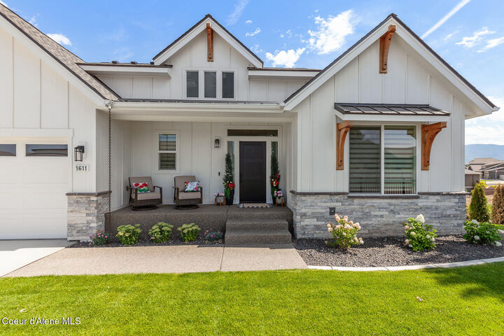 Property Photo:  1611 S Steen Ln  WA 99037 