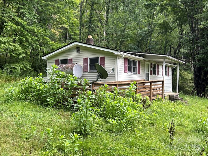 Property Photo:  103 Cambridge Way  NC 28786 