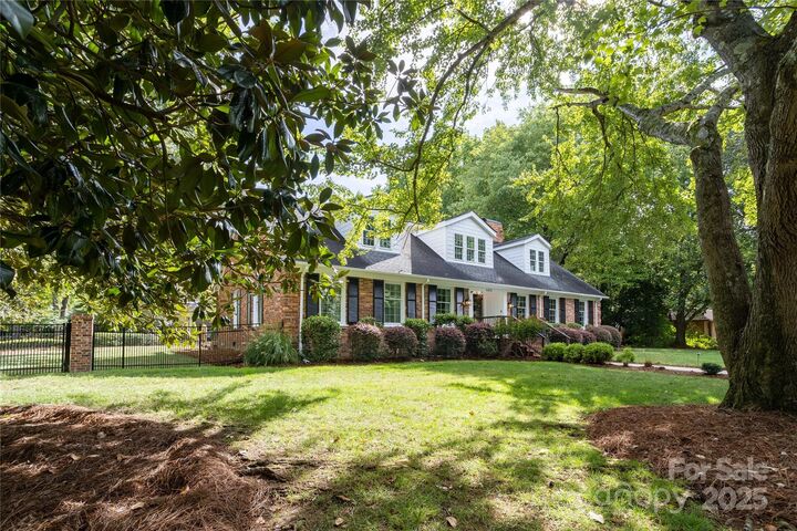 Property Photo: 4401 Town And Country Drive NC 28226